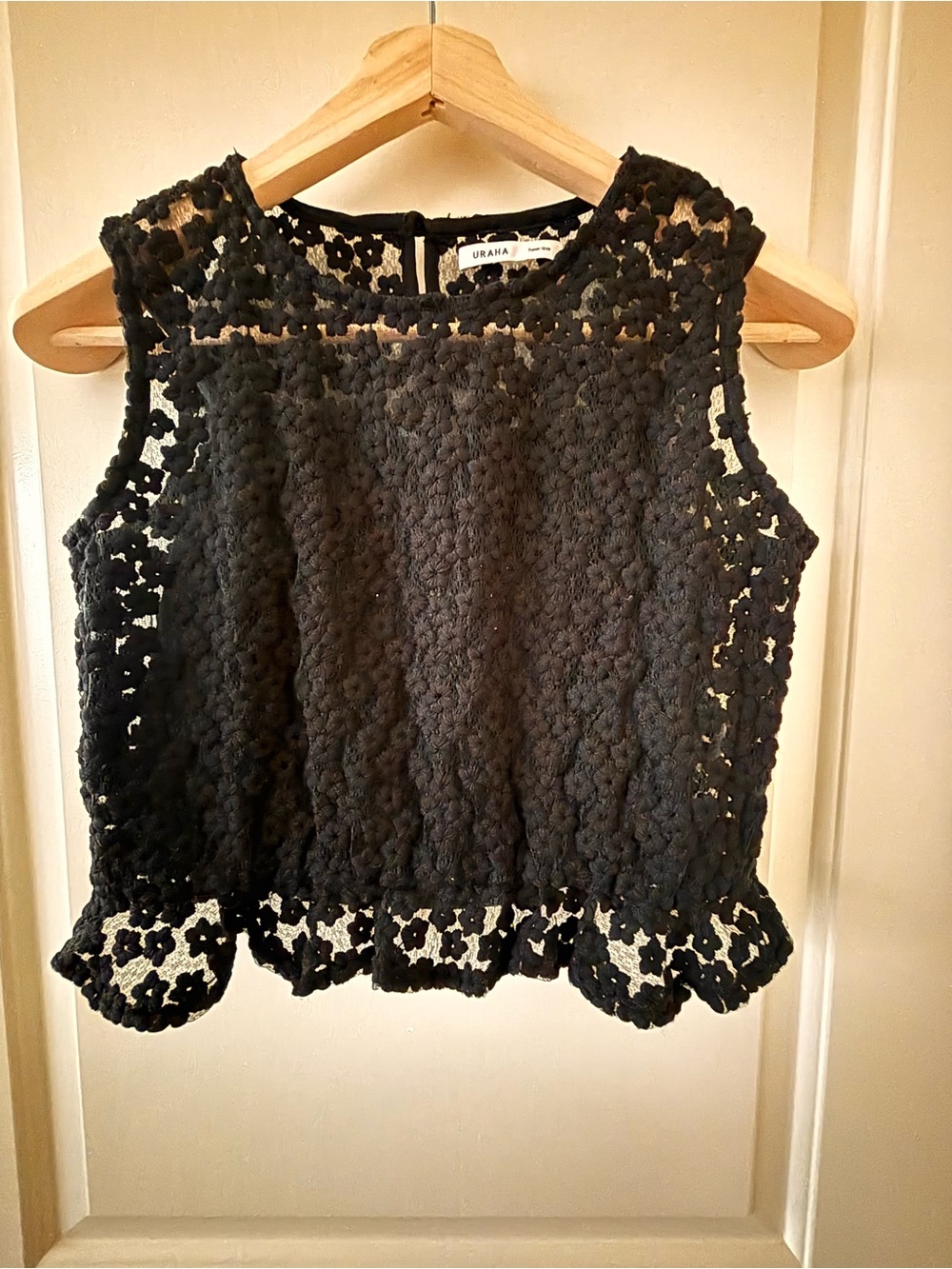 URAHA Think 1999 Japanese Brand Black Floral Lace Cropped Sleeveless Top